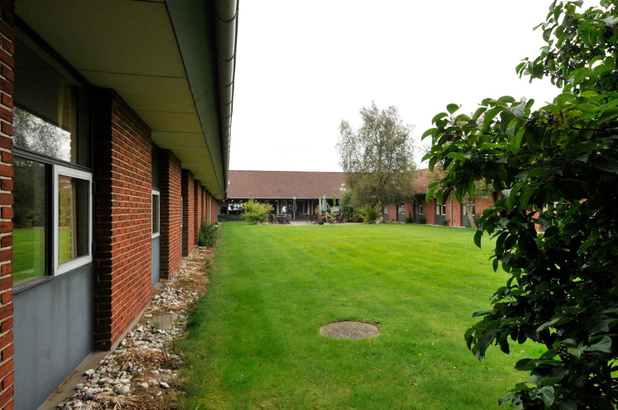 Hotel Lynggaarden Herning Bagian luar foto