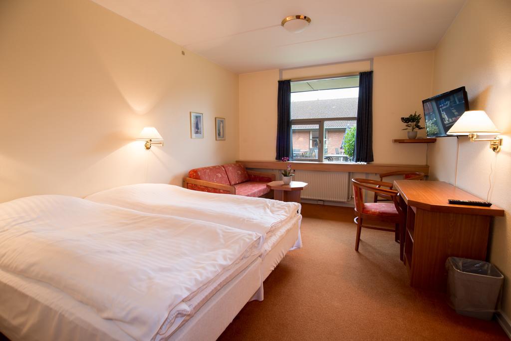 Hotel Lynggaarden Herning Bagian luar foto
